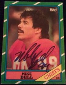 1986 Topps Mike Bell signed card, 1of2